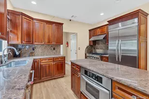 25 Pashen Pl, Dix Hills, NY 11746 - Photo 8