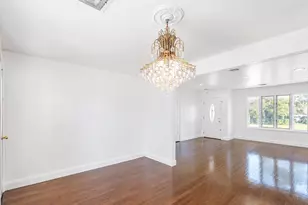 71 6th St, Hicksville, NY 11801 - Photo 6