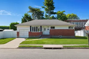 71 6th St, Hicksville, NY 11801 - Photo 18