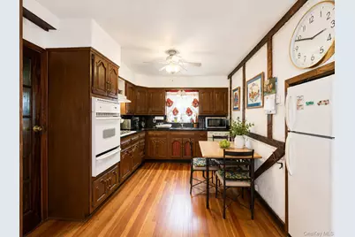 1055 Stanton Avenue, Woodmere, NY 11598 - Photo 6
