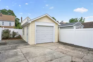 89-85 219th St, Queens Village, NY 11427 - Photo 16