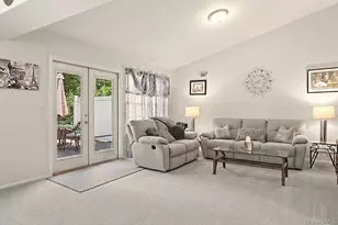 15 Glen Dr, Ridge, NY 11961 - Photo 8