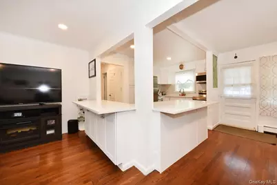 95 Jenkins Avenue, North Babylon, NY 11703 - Photo 12