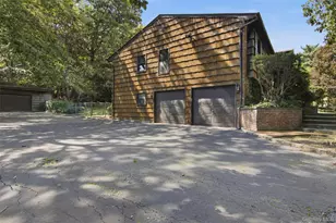 2 Cascade Ct, Dix Hills, NY 11746 - Photo 4