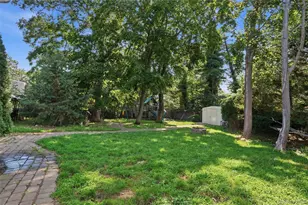 204 Melrose Pkwy, Patchogue, NY 11772 - Photo 36