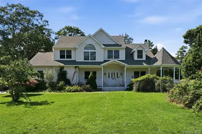 204 Melrose Parkway, Patchogue, NY 11772 - Photo 2