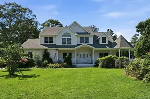 204 Melrose Pkwy, Patchogue, NY 11772 - Photo 2