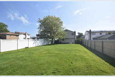 855 Surf Street, Lindenhurst, NY 11757 - Photo 18