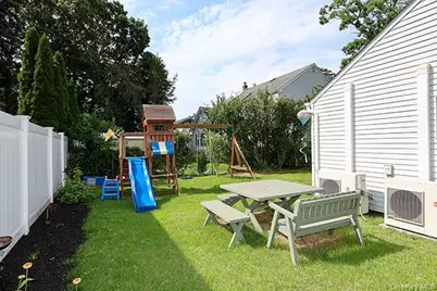 384 Michigan Avenue, Massapequa Park, NY 11762 - Photo 24
