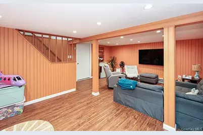 384 Michigan Avenue, Massapequa Park, NY 11762 - Photo 18