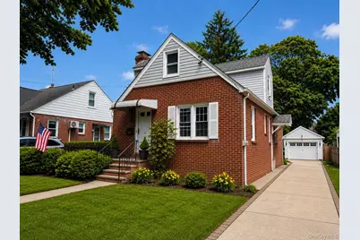 70 Paul Avenue, New Hyde Park, NY 11040 - Photo 2