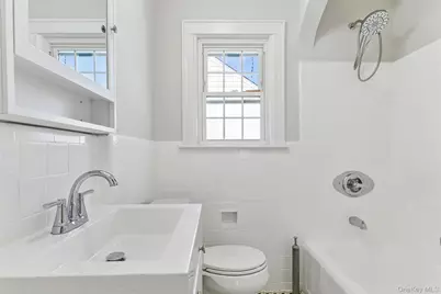 70 Paul Avenue, New Hyde Park, NY 11040 - Photo 14