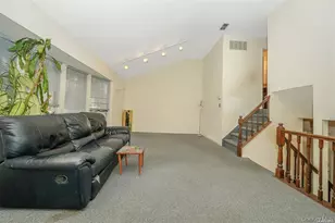 37 Santa Barbara, Plainview, NY 11803 - Photo 4
