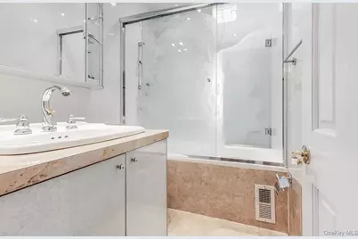 105-38 65th Rd, Forest Hills, NY 11375 - Photo 6
