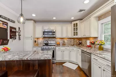 22 Sycamore Lane, Commack, NY 11725 - Photo 18
