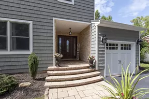 22 Sycamore Ln, Commack, NY 11725 - Photo 4