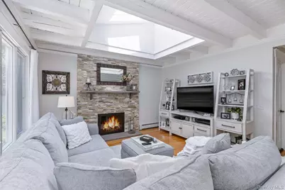 22 Sycamore Lane, Commack, NY 11725 - Photo 12
