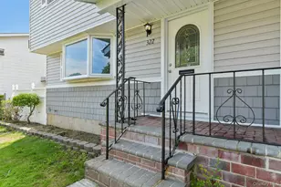 322 Barleau, Brentwood, NY 11717 - Photo 4