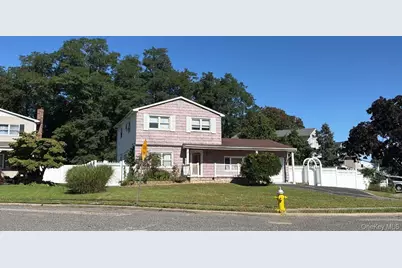 32 Sylvia Circle, Holbrook, NY 11741 - Photo 2