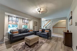 40 Golf Club Cir, Manorville, NY 11949 - Photo 4