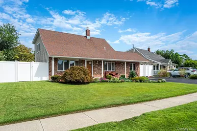 60 Academy Lane, Levittown, NY 11756 - Photo 4