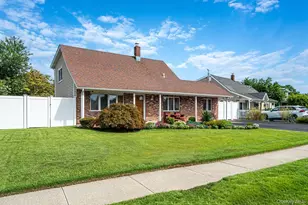 60 Academy Ln, Levittown, NY 11756 - Photo 4
