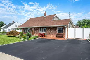 60 Academy Ln, Levittown, NY 11756 - Photo 2