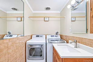 60 Academy Ln, Levittown, NY 11756 - Photo 34