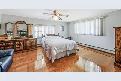 60 Academy Lane, Levittown, NY 11756 - Photo 28
