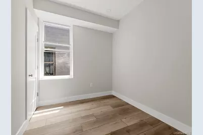 910 E 226th Street, Bronx, NY 10466 - Photo 10