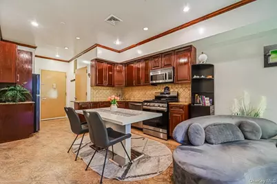 2569 38th Street #1R, Astoria, NY 11103 - Photo 4