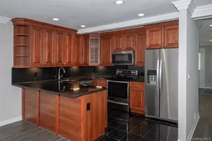 3705 Townhouse Dr, Coram, NY 11727 - Photo 4