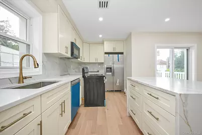 14123 Hoover Avenue, Briarwood, NY 11435 - Photo 6