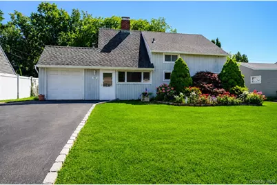 162 Twin Lane N, Wantagh, NY 11793 - Photo 1