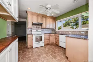 162 Twin Ln N, Wantagh, NY 11793 - Photo 2