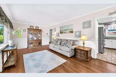 19 Ridgeley Road, Smithtown, NY 11787 - Photo 10