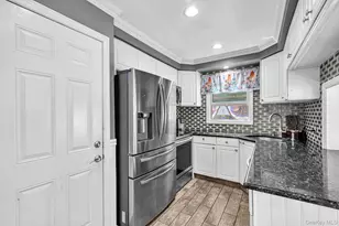 19 Ridgeley Rd, Smithtown, NY 11787 - Photo 16