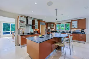 21 Lake Rd, Great Neck, NY 11020 - Photo 6