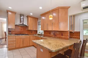 579 Manor Ln, Pelham, NY 10803 - Photo 8