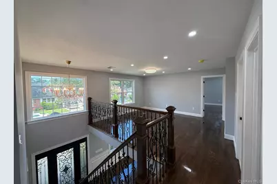 438 Von Elm Avenue, East Meadow, NY 11554 - Photo 18