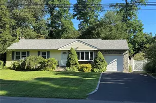 89 E 25th St, Huntington Station, NY 11746 - Photo 4
