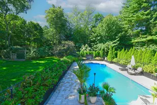 19 Sparrow Ln, Huntington, NY 11743 - Photo 32
