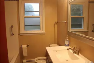 7 Beatrice Ave, Syosset, NY 11791 - Photo 6