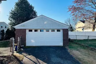 7 Beatrice Ave, Syosset, NY 11791 - Photo 14