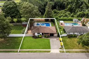 42 Rita Crescent, Commack, NY 11725 - Photo 4