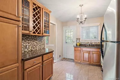73 Town House Drive, Massapequa Park, NY 11762 - Photo 10