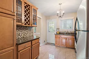 73 Town House Dr, Massapequa Park, NY 11762 - Photo 10