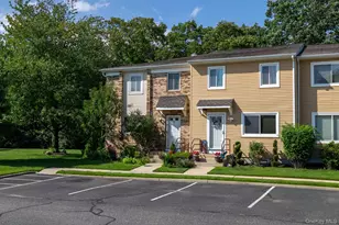 73 Town House Dr, Massapequa Park, NY 11762 - Photo 2