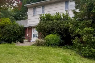 6 E Park Ct, Old Bethpage, NY 11804 - Photo 2