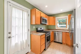 70 Mohawk Dr, North Babylon, NY 11703 - Photo 6
